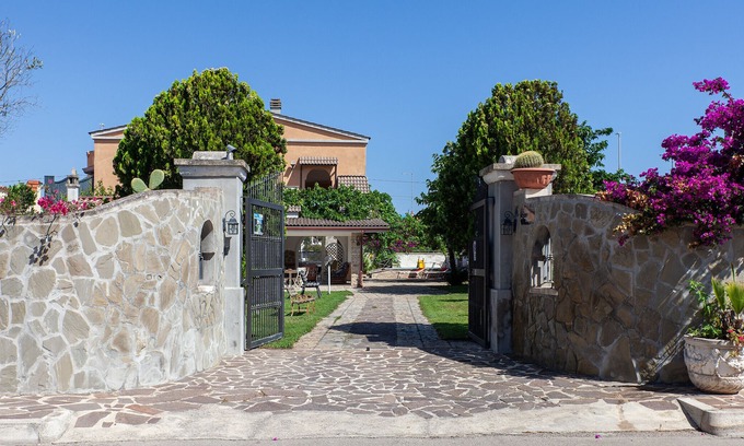 Giorgilorio Villa | Villa con jardín y piscina para niños, cerca de la playa, 5 dormitorios y 4 baños, m707