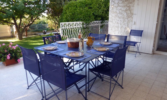 La Ciotat Apartamento | Planta baja villa, 5 mn de la playa, jardin, piscina, muy tranquilo, renovado.