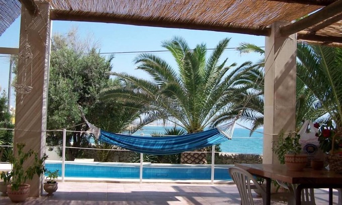 Scoglitti Villa | Villa con piscina y jardín, a 10 metros del mar Mediterráneo