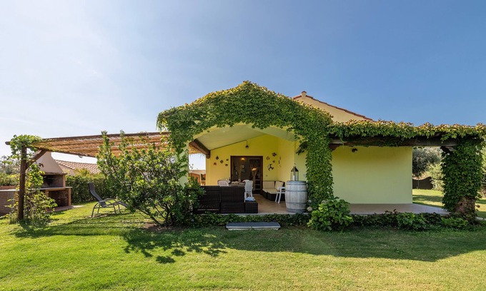 Tertenia Villa | Villa con jardín a 400 m. de la playa