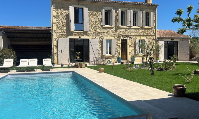 Salon-de-Provence Casa | Villa with heated pool, Fiber, located in a quiet area.
