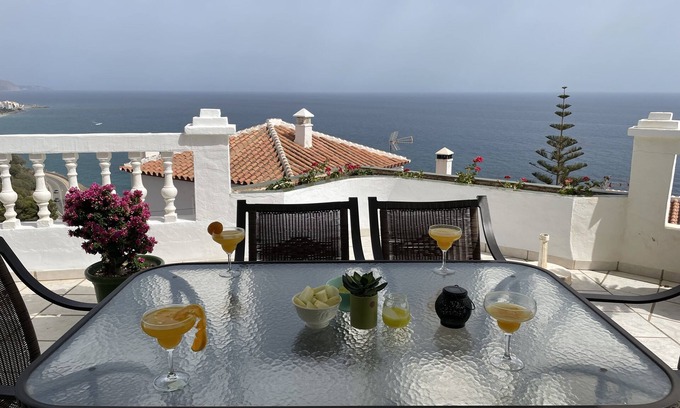 Urbanizacion Ladera del Mar Villa | Villa with heated pool and a fantastic view