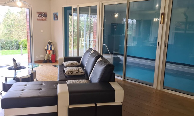 Plesidy Casa | Villa con piscina cubierta