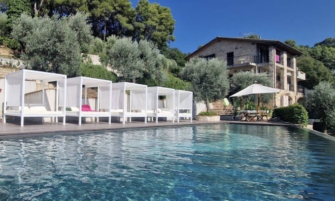 Terni Otro | Villa con piscina infinita