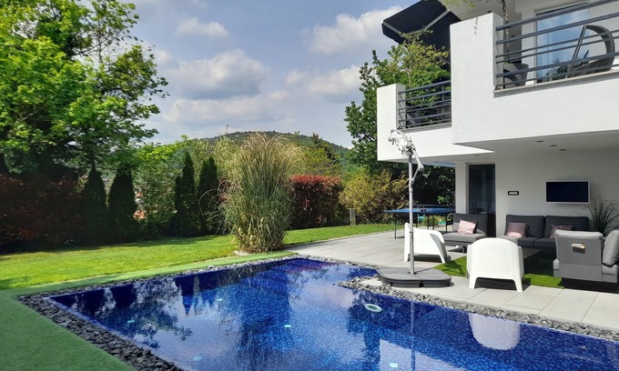 Budaors Villa | VILLA with JAKUZZI + SAUNA + POOL for families, couples and groups of friends.