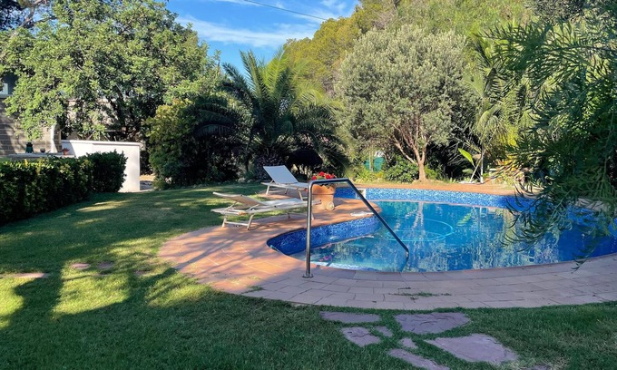 Olocau Chalet De Esquí | Villa con gran jardin y piscina privada.Ideal para reuniones Familiares y amigos