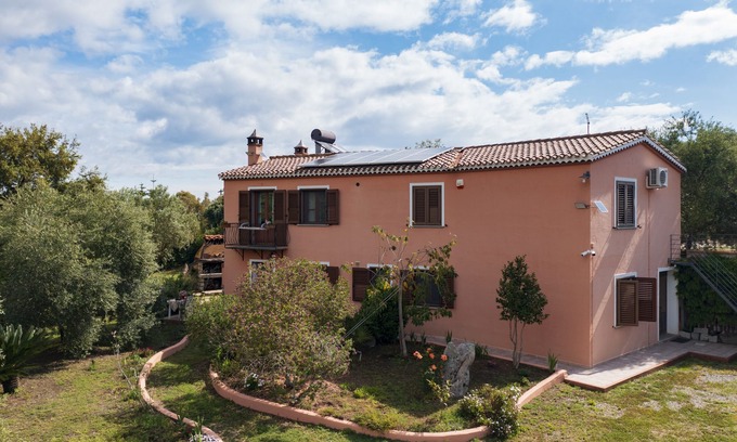 Tortoli Villa | Villa con gran jardín, mirador y barbacoa.