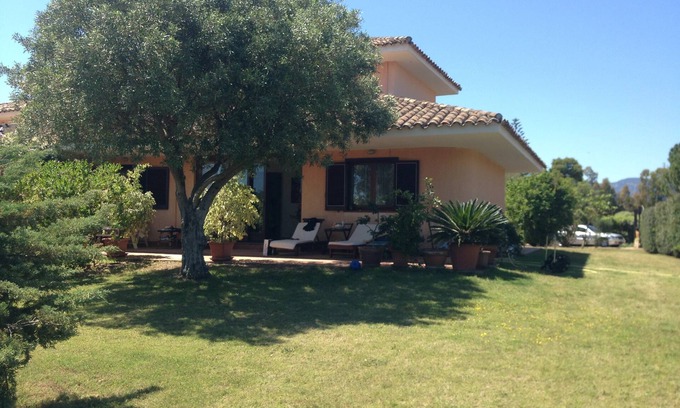 Nora Villa | Villa con gran jardín a 100 metros del mar a treinta km de Cagliari
