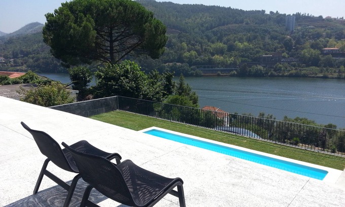 Melres Villa | Villa con magníficas vistas al Duero cerca de las playas y 15 minutos de Oporto