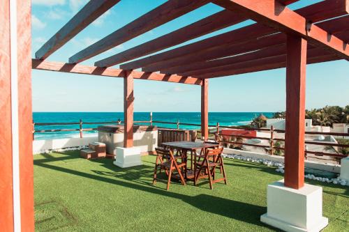 Isla Mujeres Casa | Villa with ocean view, pool, restaurant and rooftop