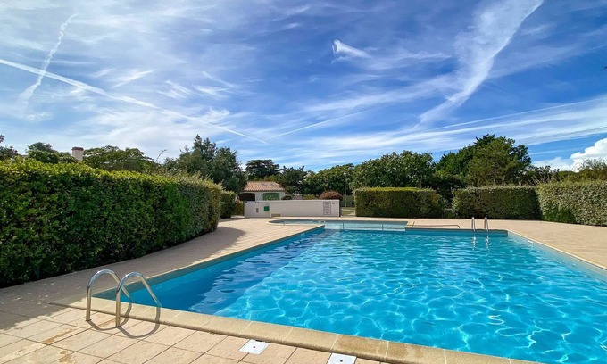 La Couarde-sur-Mer Casa | Villa with pool, tennis court, bowling alley