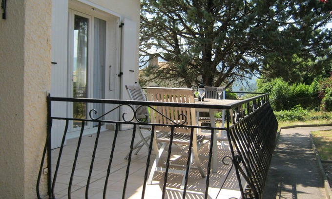 Bedarieux (ornac) Villa | Villa con piscina y apartamento, impresionantes vistas a las afueras de una ciudad.