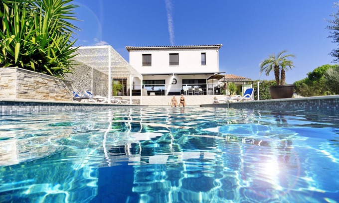 Bagnols-en-Foret Villa | Villa con piscina para los más exigentes.