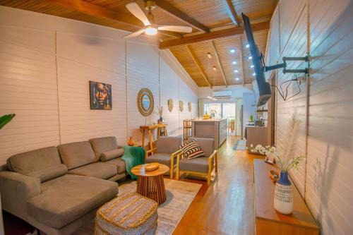 Antoneys Cay Casa | Villa with Pool 5 min beach, close 2 WestBay