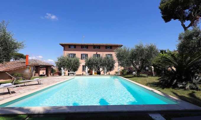 Suburbio VII Portuense Villa | villa con piscina a pocos minutos del centro histórico
