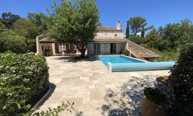 Saint-Raphael Villa | Villa con piscina y jardín de 2.000 metros cuadrados en la Costa Azul en Fréjus / St. Raphael