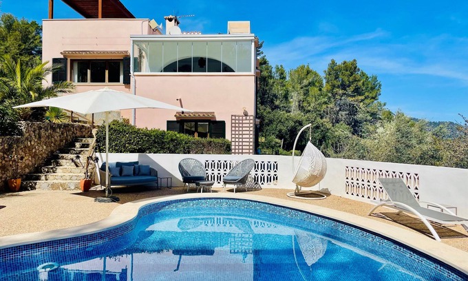 Urbanitzacio Es Verger Villa | Villa con piscina y vistas de ensueño de la ciudad de Palma