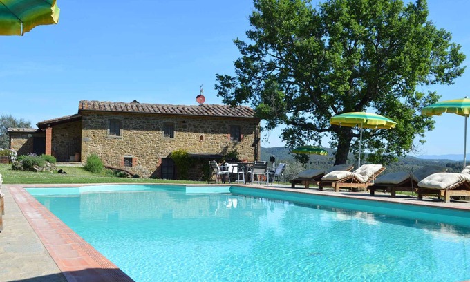 Civitella in Val di Chiana Villa | Casa vacacional con piscina y jardín
