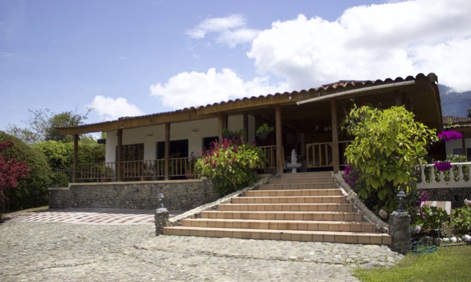 Darien Villa | Villa con piscina y vista al lago
