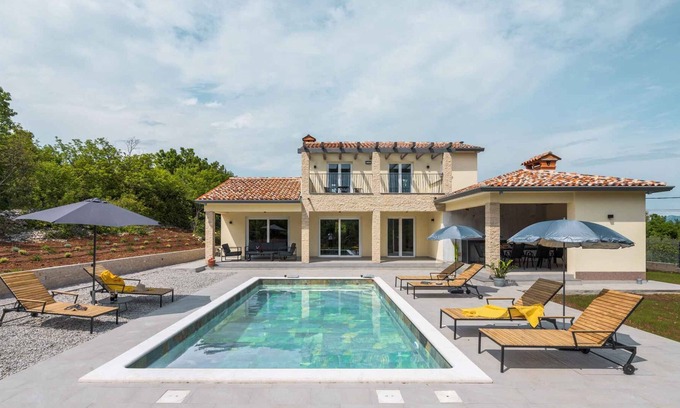 Salakovci Casa | Casa vacacional con piscina y gran jardín