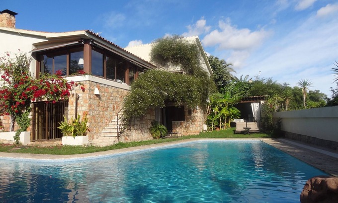 Puerta de Hierro Villa | Villa con piscina y jardín y barbacoa privados. Atmosfera elegante