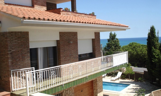 Canet de Mar Villa | VILLA CON PISCINA, CERCA DE LA PLAYA, Y FANTÁSTICAS VISTAS AL MAR.