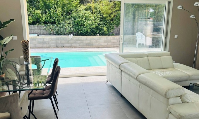 Palau-del-Vidre Casa | Villa with pool in Palau