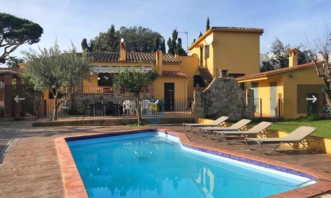 Calonge Chalet De Esquí | Chalet con piscina en la Costa Brava, ideal para vacaciones!