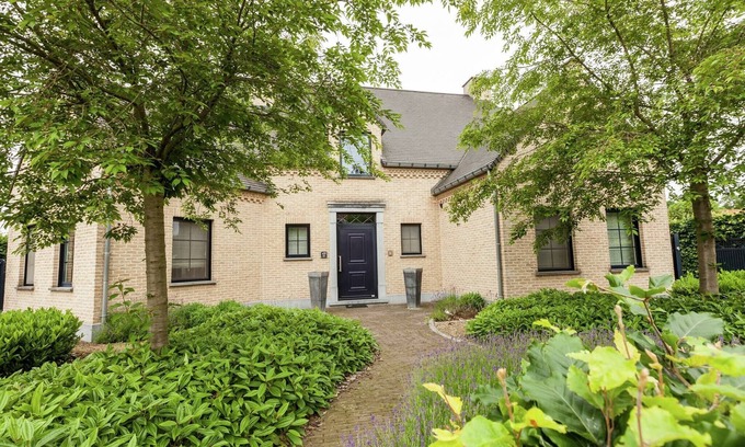 Heers Villa | Lujosa villa en Heers con piscina y parking