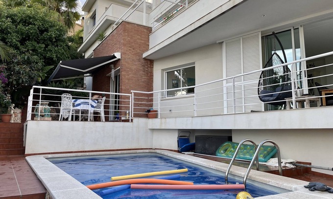 Sitges Casa | Villa with pool, sea and mountain views. Walking distance to the center and the beach.