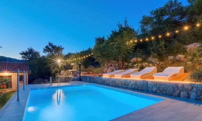 Novi Vinodolski Villa | Villa with heated pool in Kal