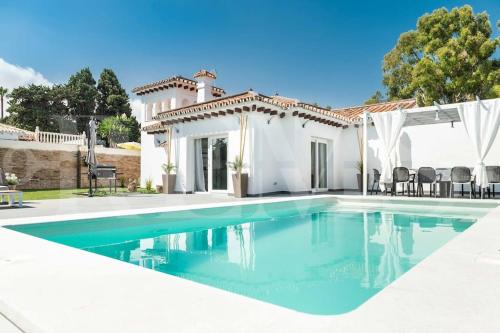 Benalmadena Costa Villa | Villa with private heated Pool by the beach & port - Benalmadena by REMS