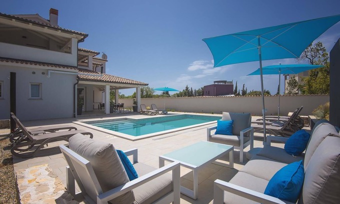Premantura Casa | Villa con piscina privada, gimnasio propio de crossfit, billar