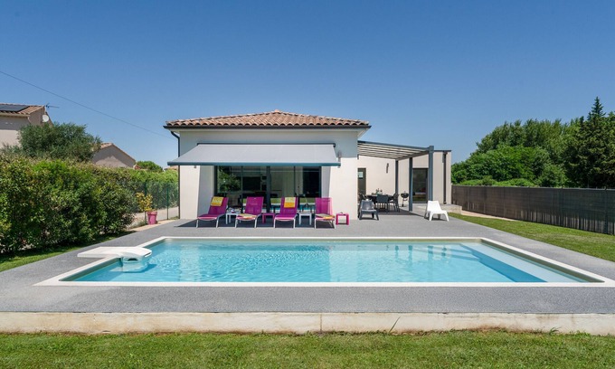 Cabannes Villa | Villa 'Avec Piscine Privée' con piscina privada, Wi-Fi y aire acondicionado