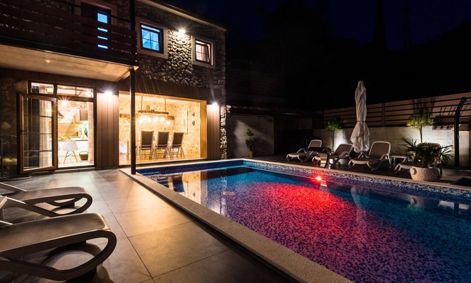 Tribalj Villa | Villa Mariva con piscina privada, 8 huéspedes, wifi gratis, amplia terraza, barbacoa