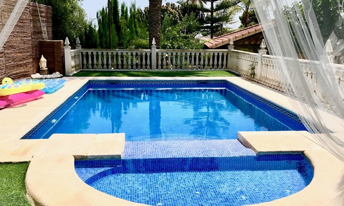 Elche Villa | Villa con piscina privada y jardines