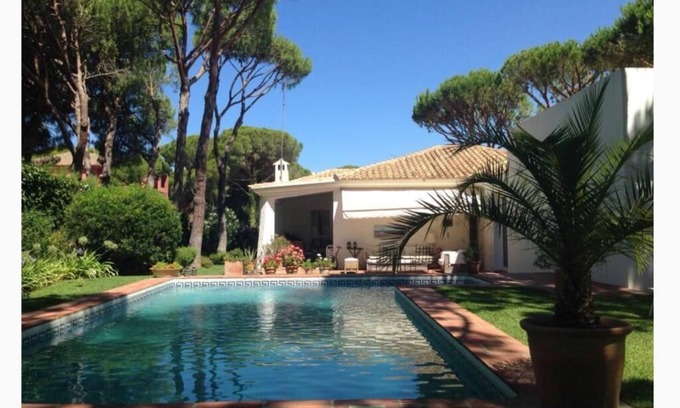 Cabo Roche Chalet De Esquí | Chalet con piscina privada, dos porches a 600 m.de playa en pinar de costa
