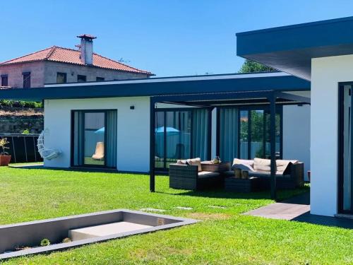 Viana do Castelo Casa | Villa with private pool in Neiva, 150 m²
