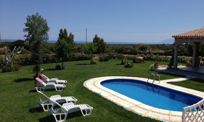 Orosei Casa | Villa con piscina privada, amplio jardín, todo con vista al mar.