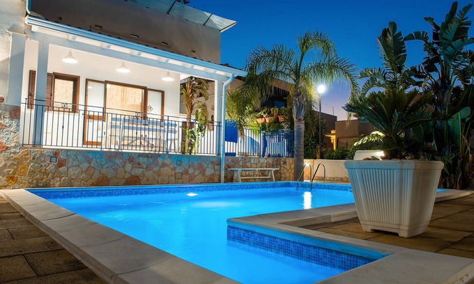 Alcamo Marina Villa | Villa con piscina privada wifi 150 Mt del mar 3 dormitorios 3 baños 10 lugares ob