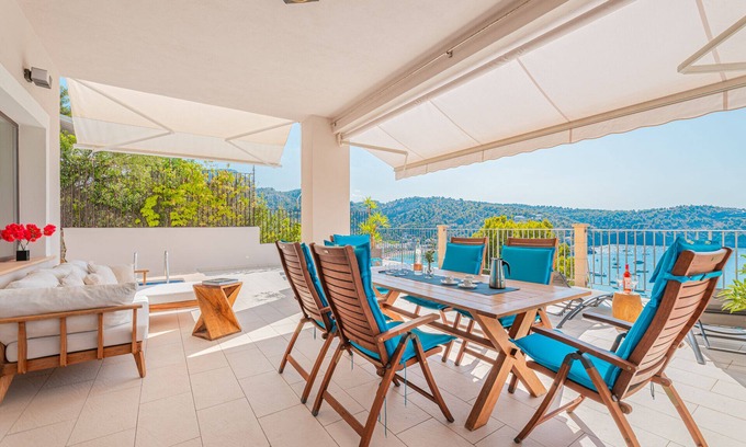 Puerto de Soller Villa | Villa con una vista de ensueño del pintoresco puerto, el atardecer y el mar.