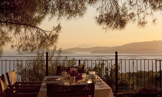 Glossa Villa | Villa con impresionantes vistas al mar a través del pueblo de Glossa
