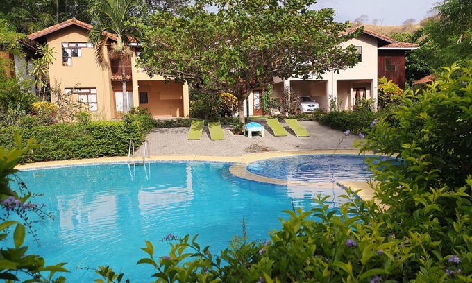 Playa Hermosa Villa | Villa con piscina en un condominio tranquilo, para familias y grupos de amigos