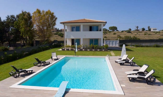 Plemmirio Villa | Villa con piscina a pocos metros del mar (reserva marina protegida de Plemmirio)