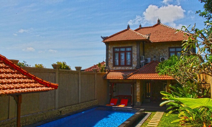 Jimbaran Bay Villa | VILLA CON PISCINA CERCA DE JIMBARAN BEACH
