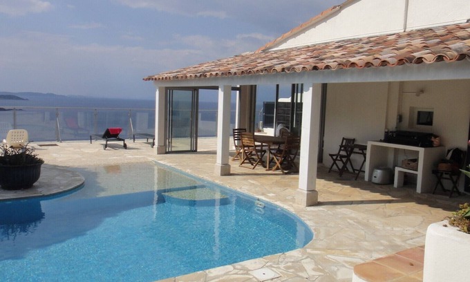 Ile du Levant Villa | CHALET CON PISCINA, MUY HERMOSA VISTA AL MAR, ISLA DE LEVANT