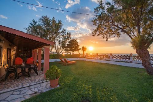 Acharavi Casa | Villa Yiannitsis - Sunset by the Sea, Acharavi Beach