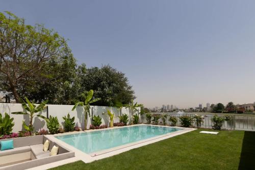 Dubai Casa | Villa Zalex Springs 14 Luxury Living with Private Pool