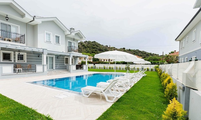 Dalyan City Center Villa | Villa Zambak 6 habitaciones todas con baño privado con piscina privada y jardines