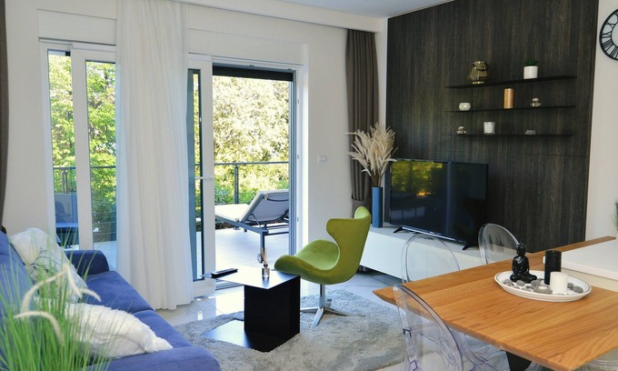 Opatija Apartamento | Villa Ziza con seis apartamentos de lujo, terraza en la azotea y piscina, garaje